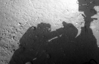 火星探测车拍到最新人形阴影照片 头发都隐约可见